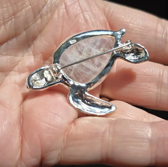 HOST PICK 🎉🎊 Moonstone 29k & Sapphire Sterling & gold sea turtle brooch NEW